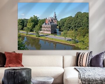 Luchtfoto van kasteel Nijenrode aan de rivier de Vecht in Nederland van Eye on You