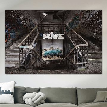 Treppe in einem verlassenen Gebäude von Steven Dijkshoorn