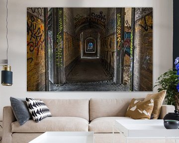 Tunnel | Diepte in een verlaten gebouw in Belgie van Steven Dijkshoorn