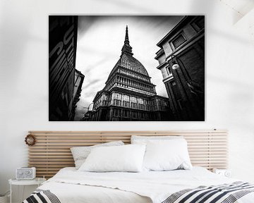 Contrastes de Turin : la Mole Antonelliana en noir et blanc