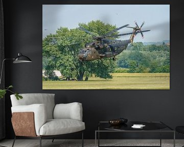 Take-off Sikorsky CH-53G helikopter van de Luftwaffe. van Jaap van den Berg