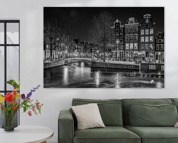 Spitsuur op de Amsterdamse Herengracht (zwart-wit)