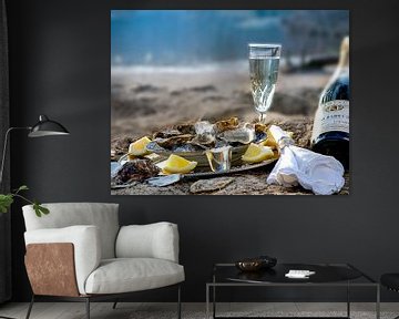 Still life of oysters and champagne by Christine Vesters Fotografie