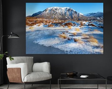 Verschneite Winterlandschaft auf der Insel Austvagoya auf den Lofoten