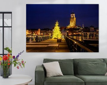 Die Skyline von Deventer am Fluss IJssel an einem kalten Winterabend von Sjoerd van der Wal Fotografie