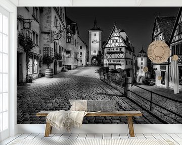 Rothenburg ob der Tauber am Abend in schwarzweiß