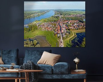 Luchtfoto van het historische stadje Nieuwpoort aan de Lek in Nederland van Eye on You