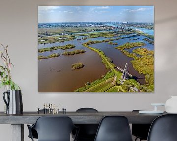 Luftaufnahme der historischen Mühlen bei Kinderdijk in den Niederlanden von Eye on You