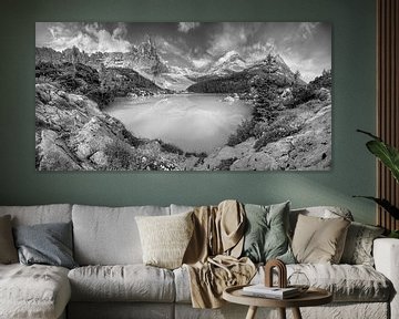 Lago di Sorapis Lac de montagne dans les Dolomites en noir et blanc sur Manfred Voss, Schwarz-weiss Fotografie