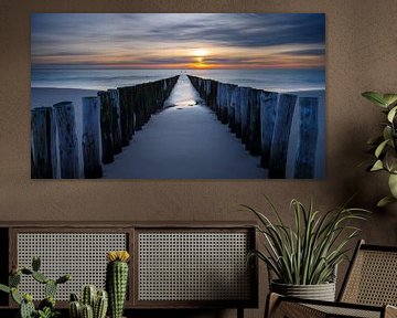 Zonsondergang aan de kust van Zoutelande Zeeland van Menno Schaefer