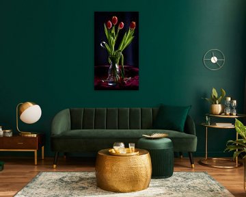 Photo de tulipes dans un vase sur Sjoerd van der Hucht