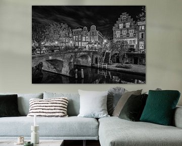 Rustige avond langs de Utrechtse Oudegracht (zwart-wit) van Jeroen de Jongh
