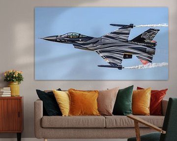 Belgian F-16 Demo Team : le Dark Falcon. sur Jaap van den Berg