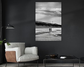 Cyclistes de plage à Noordwijk, noir et blanc sur Sander de Vries