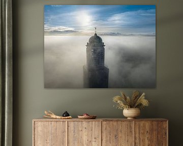 Peperbuskerktoren in Zwolle boven de mist van Sjoerd van der Wal Fotografie