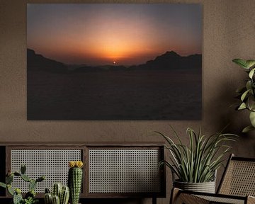 Zonsondergang in de Wadi Rum woestijn van Jacqueline Heithoff