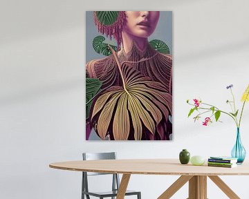 Femme dans les feuilles de Monstera Deliciosa