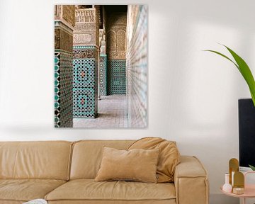 Doorkijkje in Koranschool in Marokko | decoratieve architectuur | reisfotografie van Studio Rood