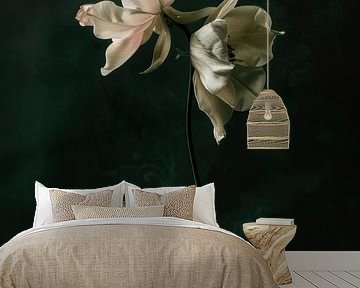 Minimalistisches Stillleben einer Blume von Japandi Art Studio