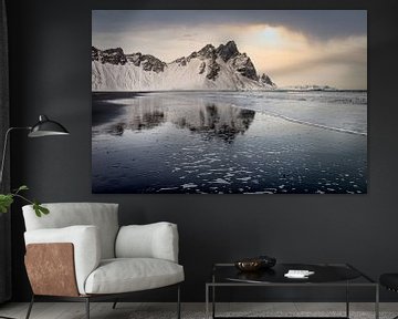 Vestrahorn reflectie op het strand van Anita Loos