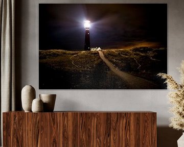 Leuchtturm- und Fischerhäuschen in der Nacht in der Insel von Schiermonnikoog von Sjoerd van der Wal Fotografie