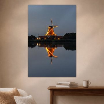 Mühle Leonide in Anna Paulowna am Oude Veer während der blauen Stunde