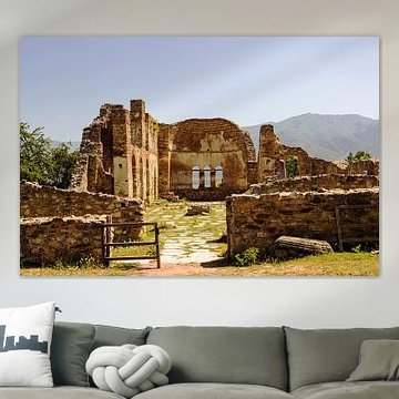 Église en ruine sur une île du lac de Prespa Grèce