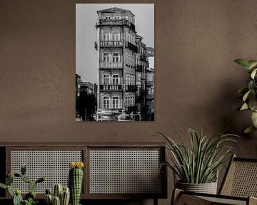 Zwart wit foto van gebouw in Porto | reisfotografie van Studio Rood