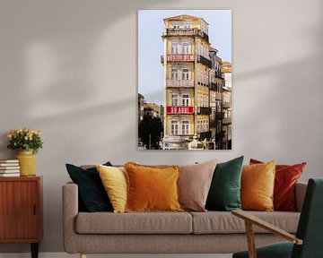 Kleurrijk gebouw in Porto | Reisfotografie van Studio Rood