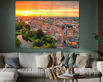 Sassenpoort altes Tor in Zwolle während des Sonnenuntergangs im Sommer von Sjoerd van der Wal Fotografie