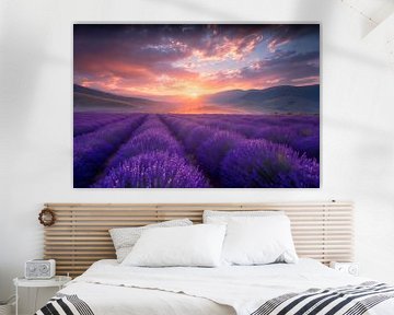 Untergehende Sonne über einem Lavendelfeld von Pieter Struiksma
