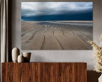 Zonsopgang op het strand van Texel met een naderende stormwolk van Sjoerd van der Wal Fotografie