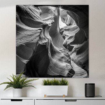 ANTELOPE CANYON Rotsformatie z/w van Melanie Viola