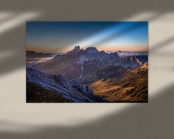 Berglandschaft "Das Letzte Licht" von Coen Weesjes