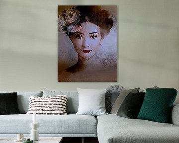 Vrouw in lila met bloem in het haar van Studio Pieternel, Fotografie en Digitale kunst
