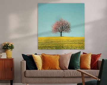 Arbre rose minimaliste dans un paysage sur Natasja Haandrikman