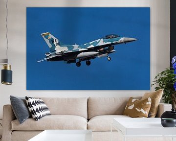 Blauwe Aggressor F-16 in de landing van HB Photography