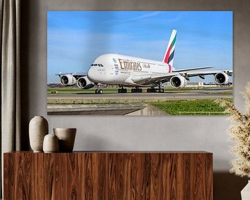 Emirates Airbus A380 passagiersvliegtuig. van Jaap van den Berg