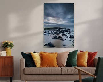 Dreigende wolken boven de pier in de Noordzee van Bram Lubbers