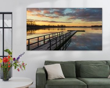 Steiger in recreatiegebied Geestmerambacht onder een kleurrijke lucht bij zonsopkomst van Bram Lubbers