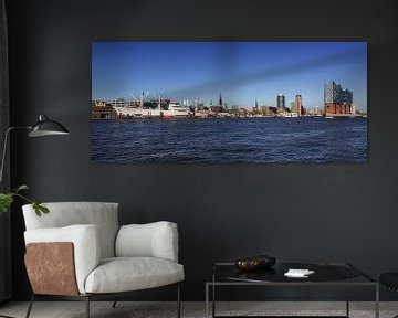 Hamburg City Skyline mit Museumsschiff Cap San Diego und Elbphilharmonie- Panorama von Frank Herrmann