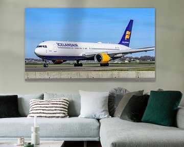 Rollende Icelandair Boeing 767-300. von Jaap van den Berg