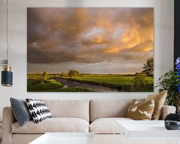 Paysage de polder "coucher de soleil orageux" sur Coen Weesjes