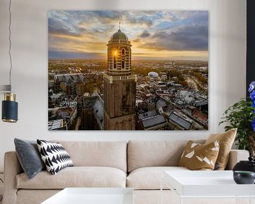 Tour de l'église Peperbus de Zwolle lors d'un lever de soleil hivernal froid sur Sjoerd van der Wal Photographie