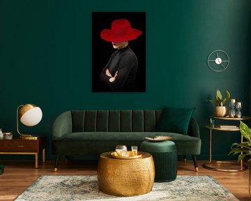 Lady with big red hat by Laura Loeve