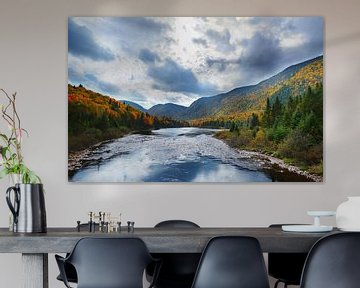 Vue de la rivière en automne, parc national de la Jacques-Cartier, Canada sur Discover Dutch Nature