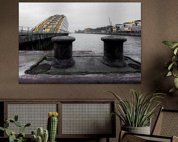 Zicht op Dockland verlicht in de avond, meerpalen op de voorgrond van Andrea Gaitanides - Fotografie mit Leidenschaft