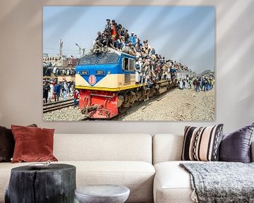 Crowds on the train by Steven World Traveller