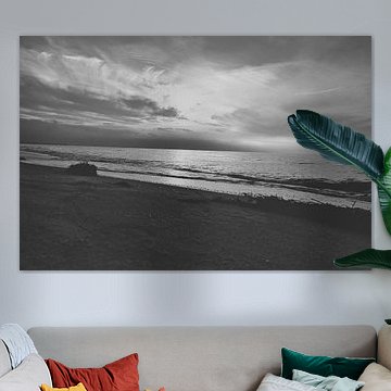 Sur la plage de la mer Baltique en noir et blanc