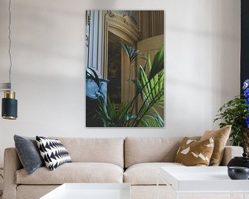 Doorkijk oude deur / interieur fotografie van Annelies Hoek